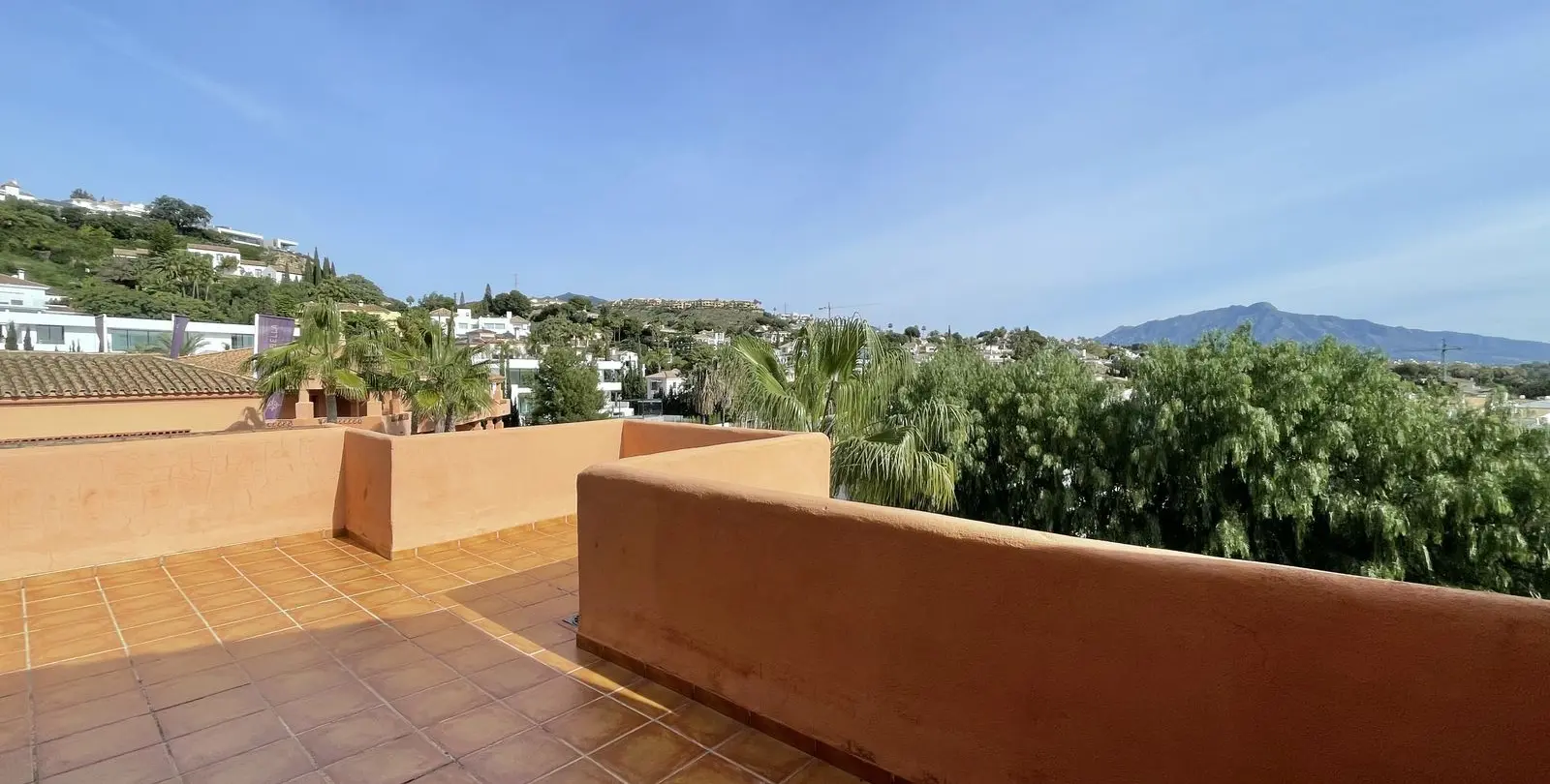 Venta de ático dúplex en Benahavís 7