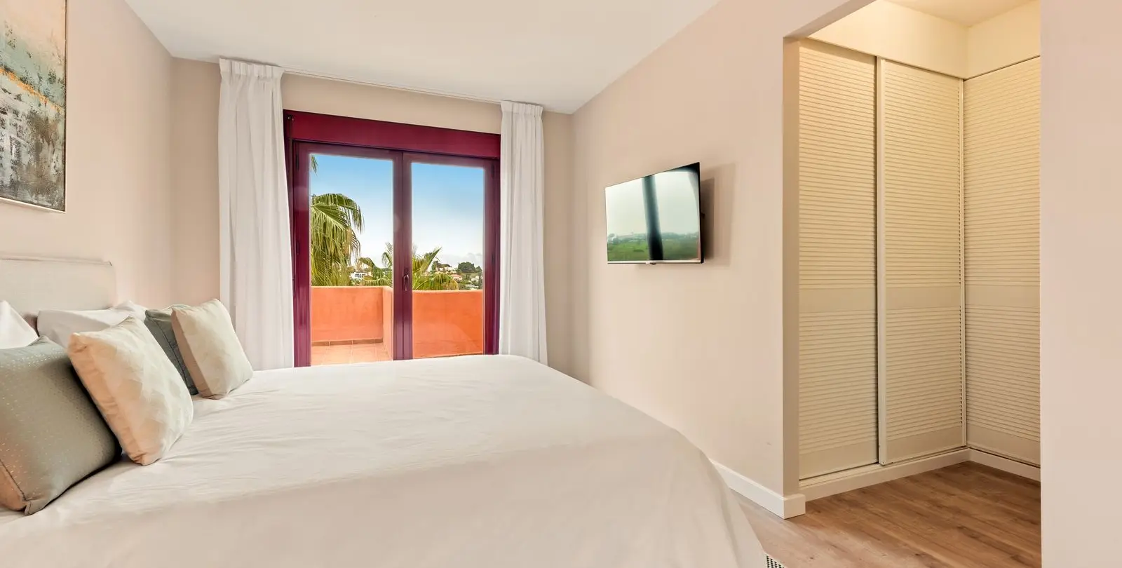 Venta de ático dúplex en Benahavís 16