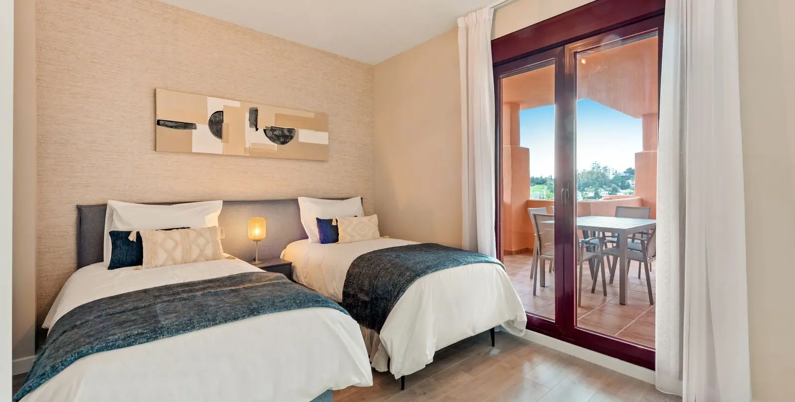 Venta de ático dúplex en Benahavís 23