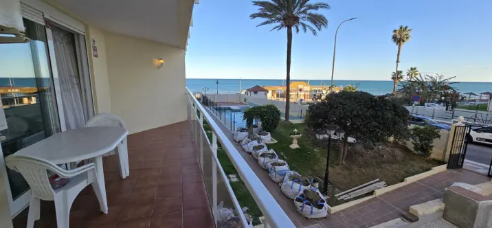 Venta de apartamento en planta media en La Carihuela 0