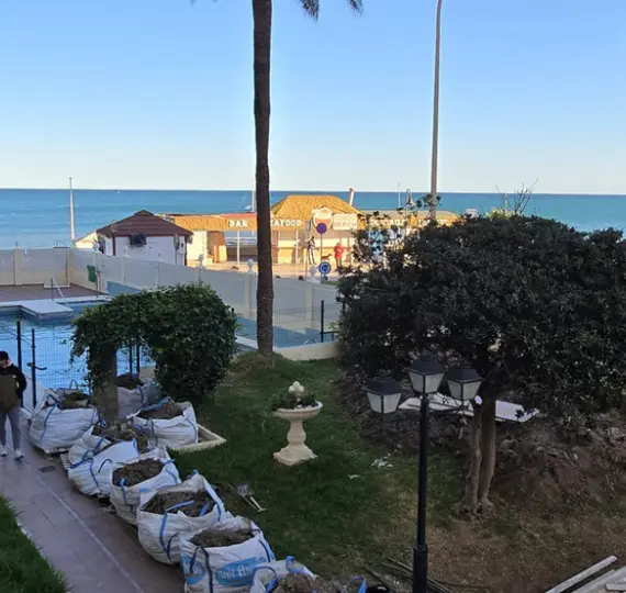 Venta de apartamento en planta media en La Carihuela