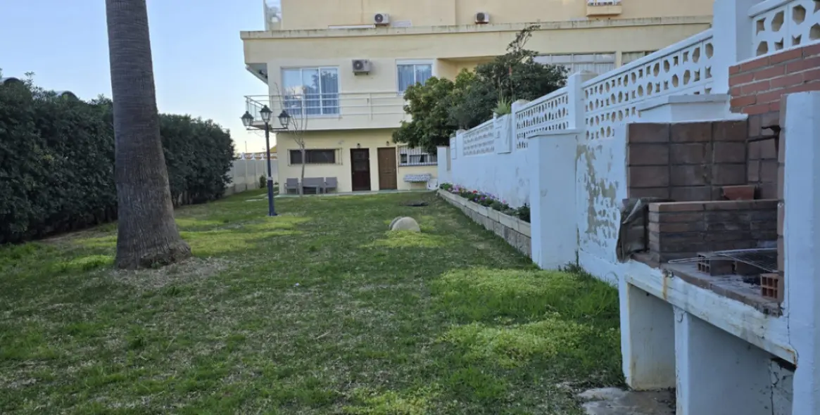 Sale of middle floor apartment in La Carihuela 21