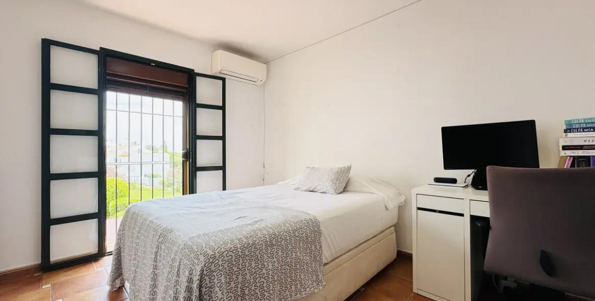 Sale of townhouse in Casares Playa 16