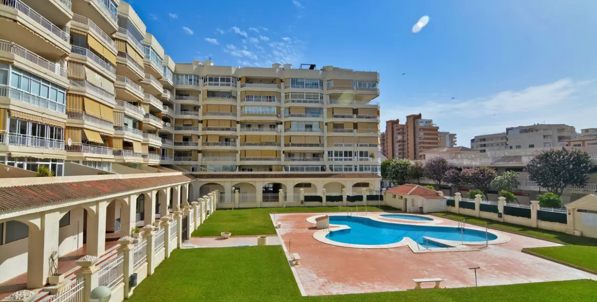 Sale of middle floor apartment in Los Boliches 4