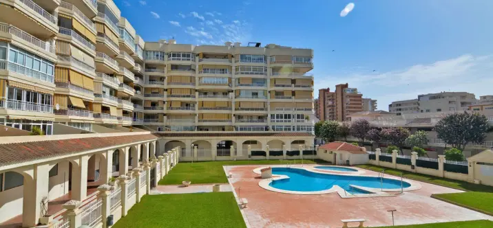 Sale of middle floor apartment in Los Boliches 3