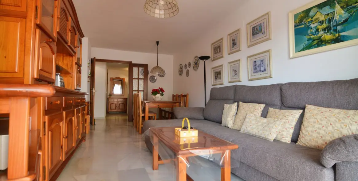 Sale of middle floor apartment in Los Boliches 5
