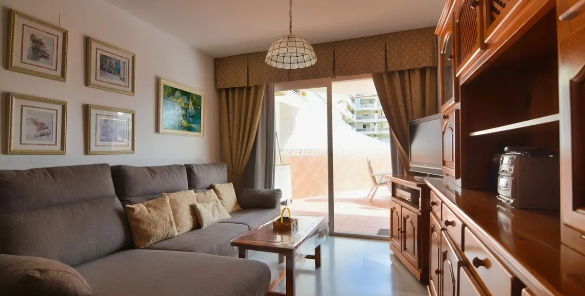 Sale of middle floor apartment in Los Boliches 6