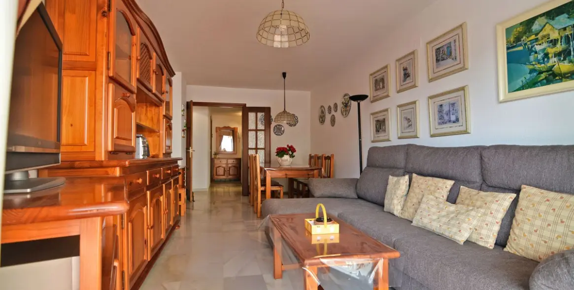 Sale of middle floor apartment in Los Boliches 8