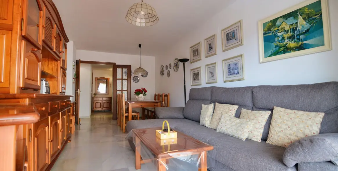 Sale of middle floor apartment in Los Boliches 10