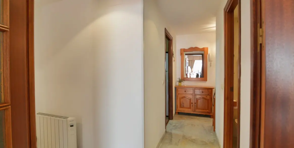 Sale of middle floor apartment in Los Boliches 11