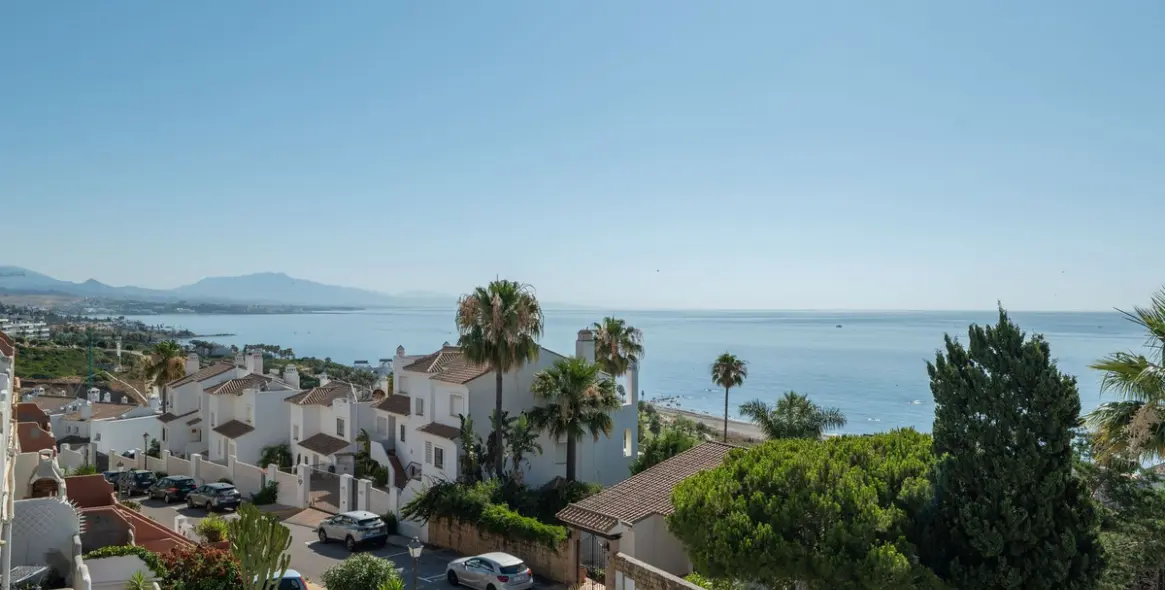 Sale of townhouse in Casares 1