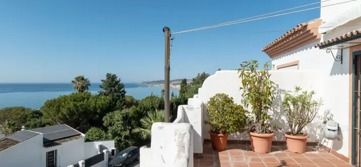 Sale of townhouse in Casares 1