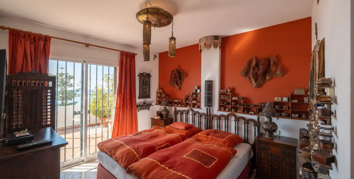 Sale of townhouse in Casares 7