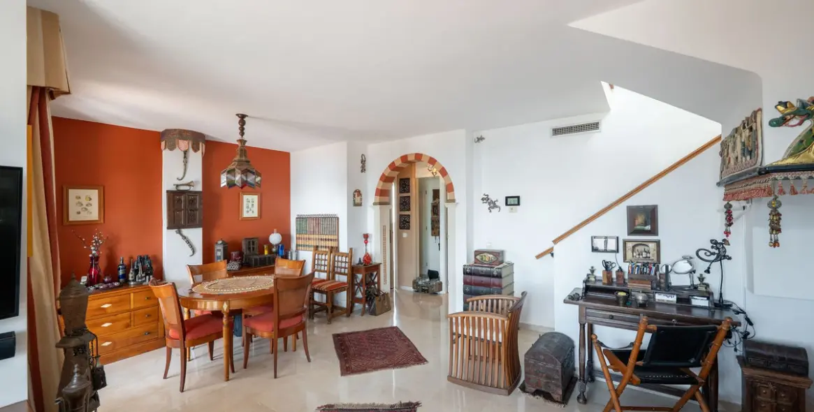 Sale of townhouse in Casares 11