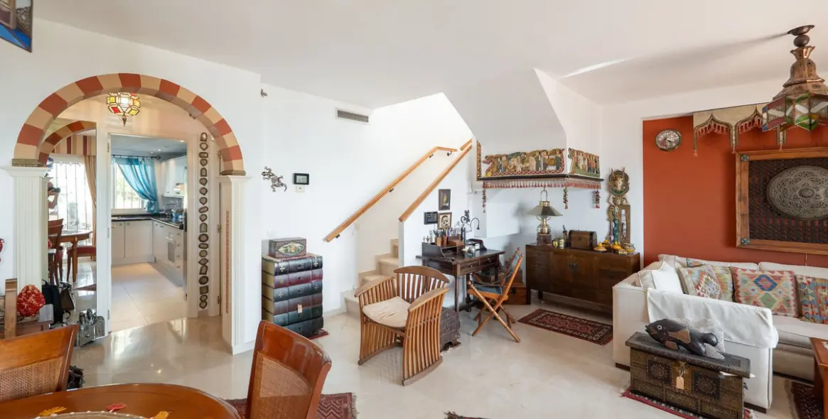 Sale of townhouse in Casares 13