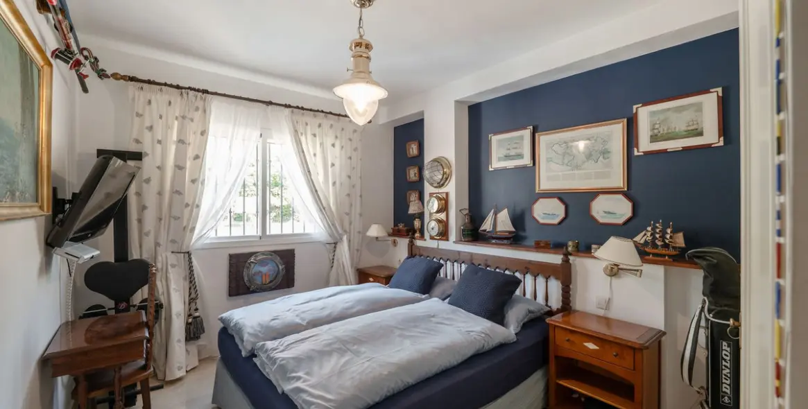 Sale of townhouse in Casares 15