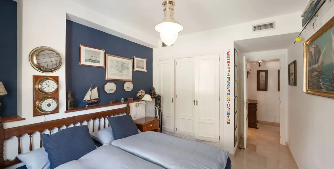 Sale of townhouse in Casares 16