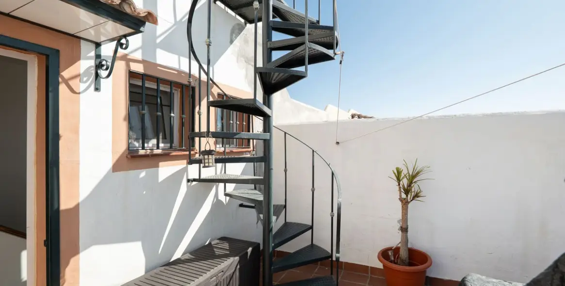 Sale of townhouse in Casares 19