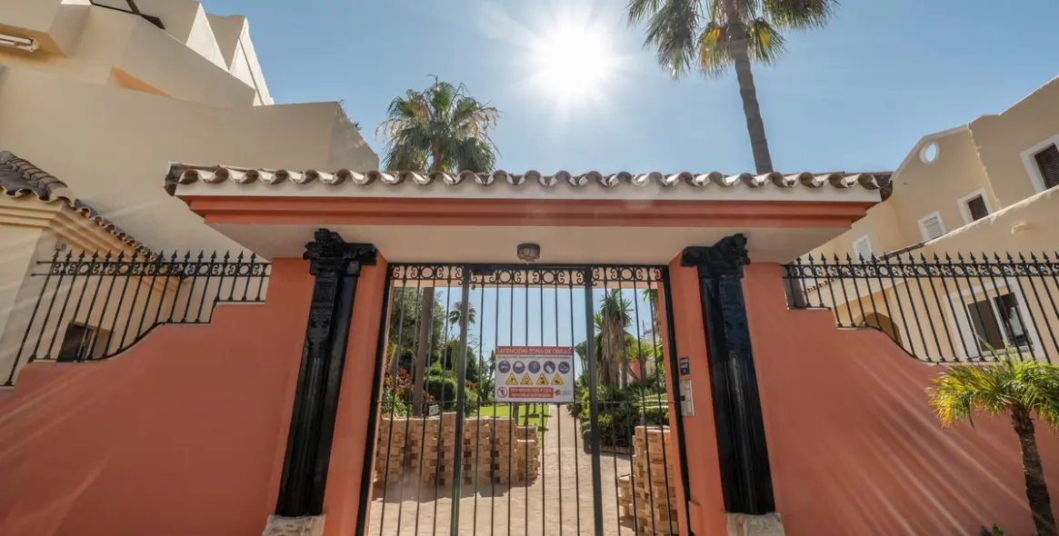 Продажа таунхауса в Casares 27