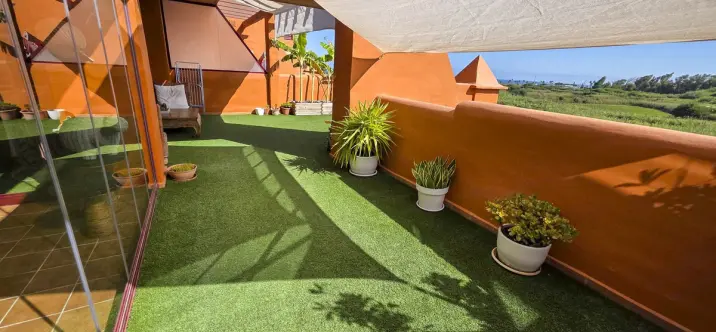 Sale of middle floor apartment in La Duquesa 1