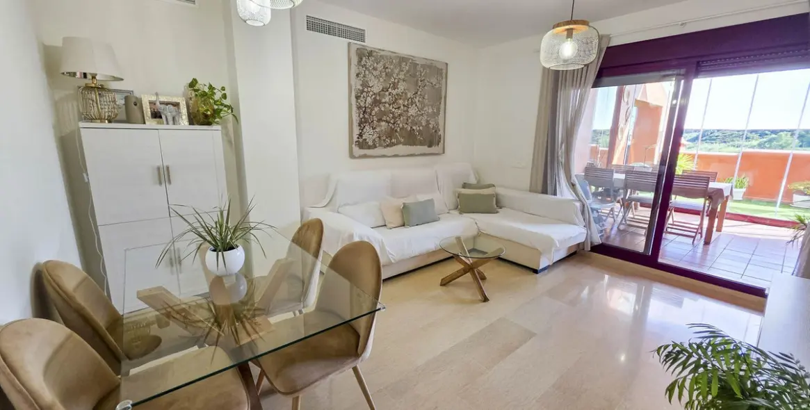 Sale of middle floor apartment in La Duquesa 4