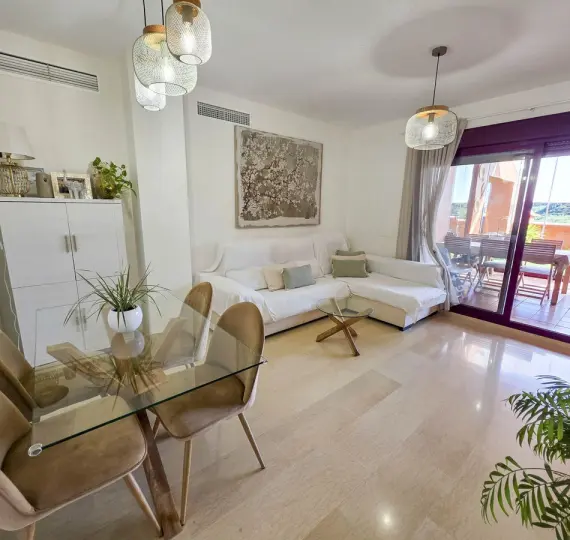 Sale of middle floor apartment in La Duquesa