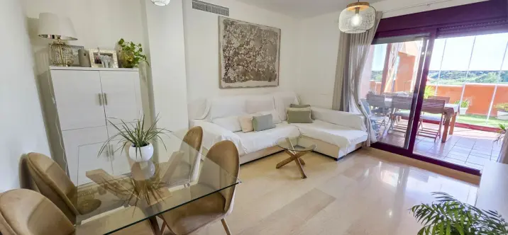 Sale of middle floor apartment in La Duquesa 3