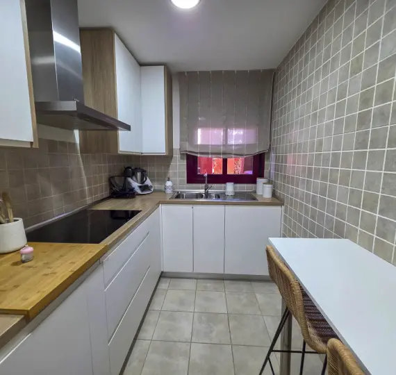 Sale of middle floor apartment in La Duquesa