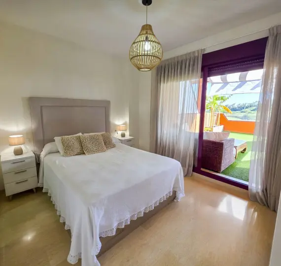 Sale of middle floor apartment in La Duquesa