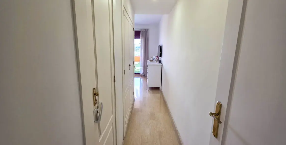 Sale of middle floor apartment in La Duquesa 8