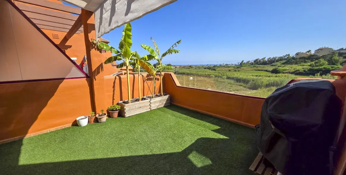 Sale of middle floor apartment in La Duquesa 15