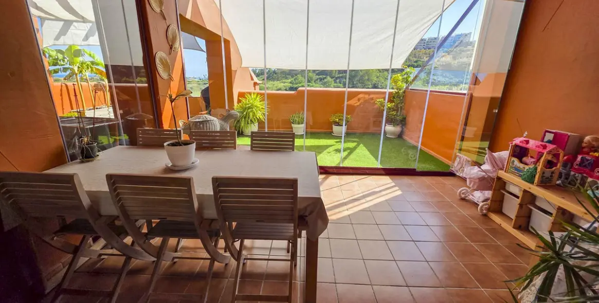 Sale of middle floor apartment in La Duquesa 18