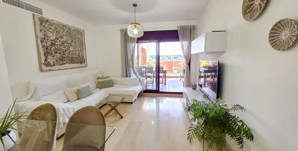 Sale of middle floor apartment in La Duquesa 19