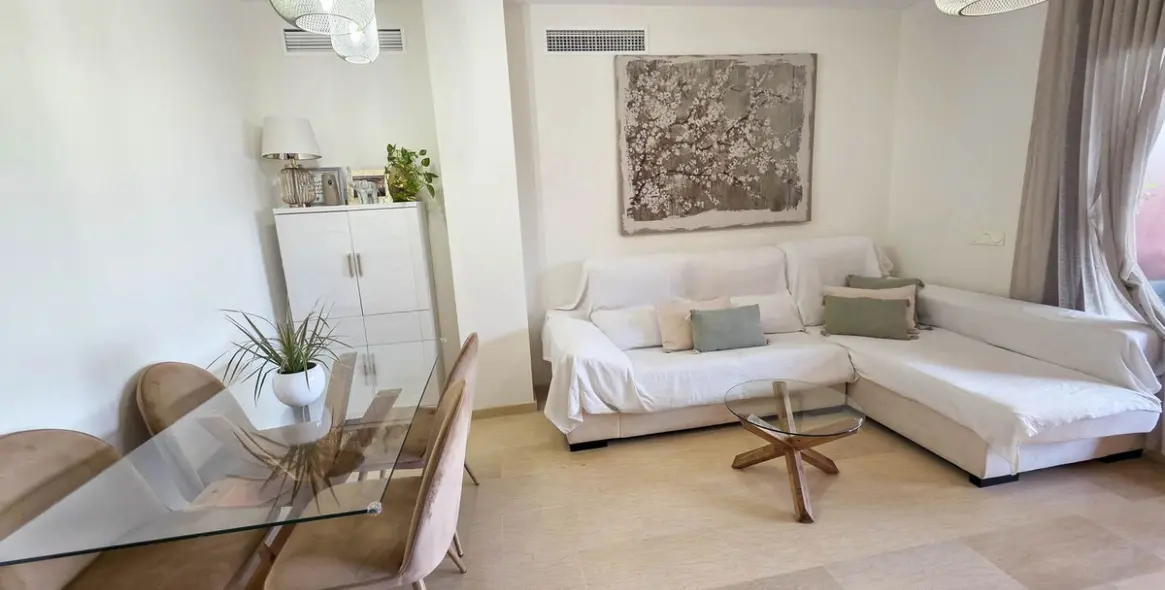 Sale of middle floor apartment in La Duquesa 21