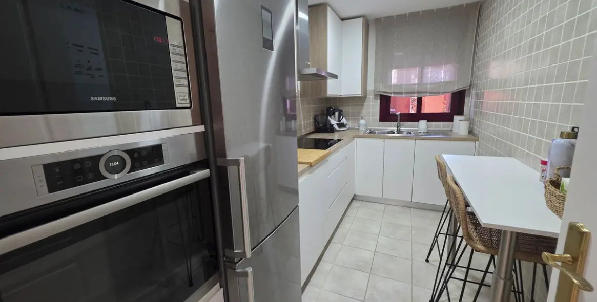 Sale of middle floor apartment in La Duquesa 23