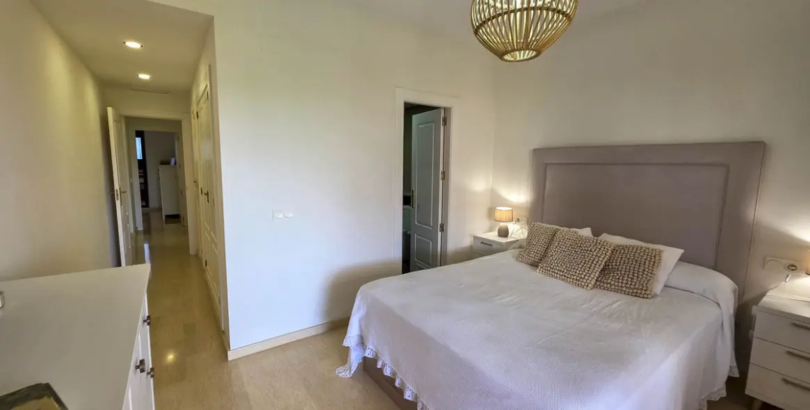 Sale of middle floor apartment in La Duquesa 24