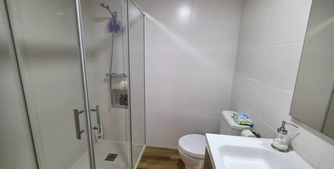 Sale of middle floor apartment in La Duquesa 30