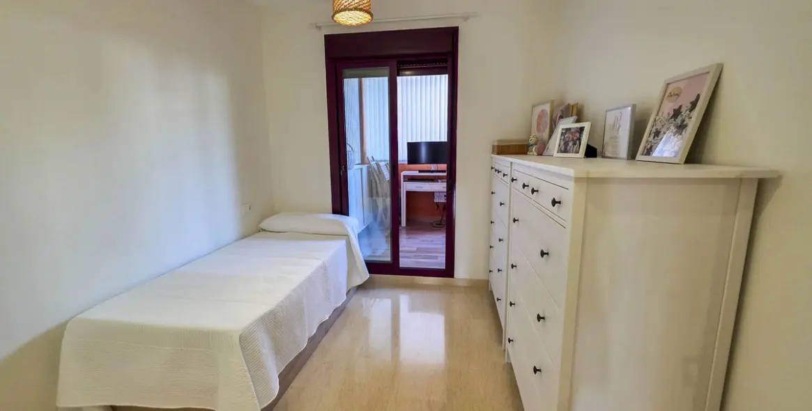 Sale of middle floor apartment in La Duquesa 31