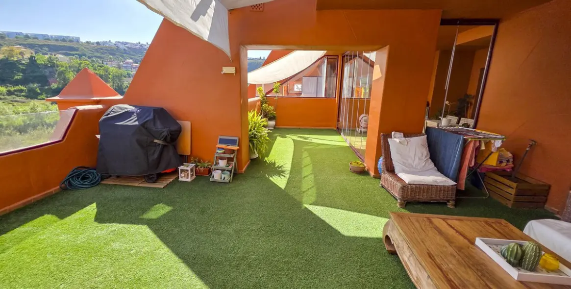 Sale of middle floor apartment in La Duquesa 42