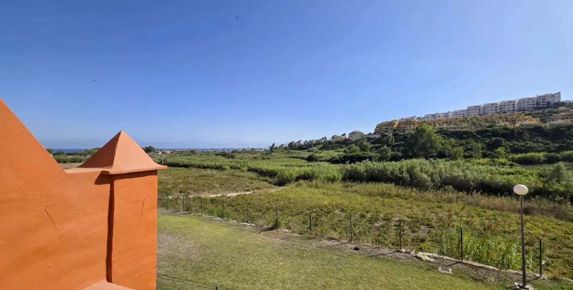 Sale of middle floor apartment in La Duquesa 43