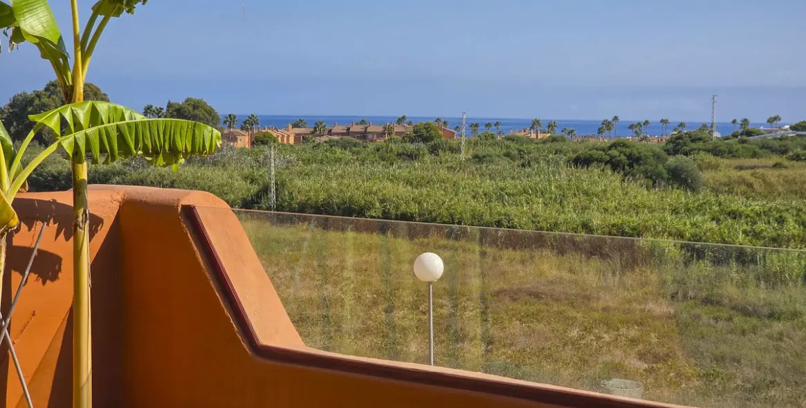 Sale of middle floor apartment in La Duquesa 44