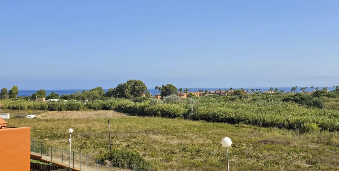 Sale of middle floor apartment in La Duquesa 45