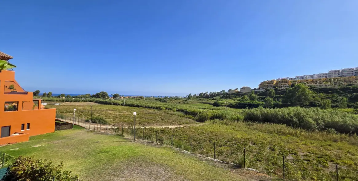 Sale of middle floor apartment in La Duquesa 46