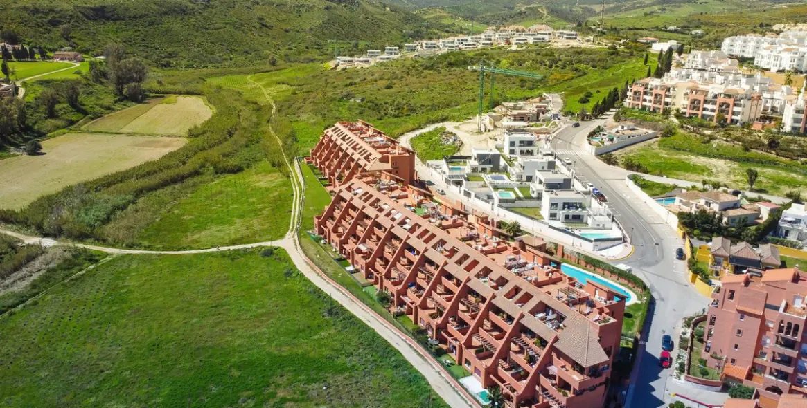 Sale of middle floor apartment in La Duquesa 50