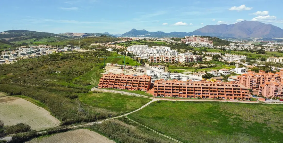 Sale of middle floor apartment in La Duquesa 52