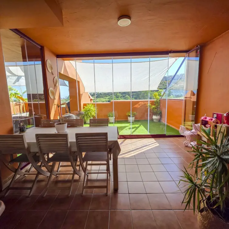 Sale of middle floor apartment in La Duquesa