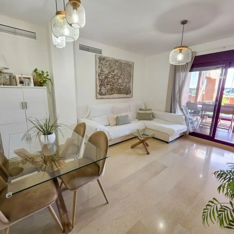 Sale of middle floor apartment in La Duquesa