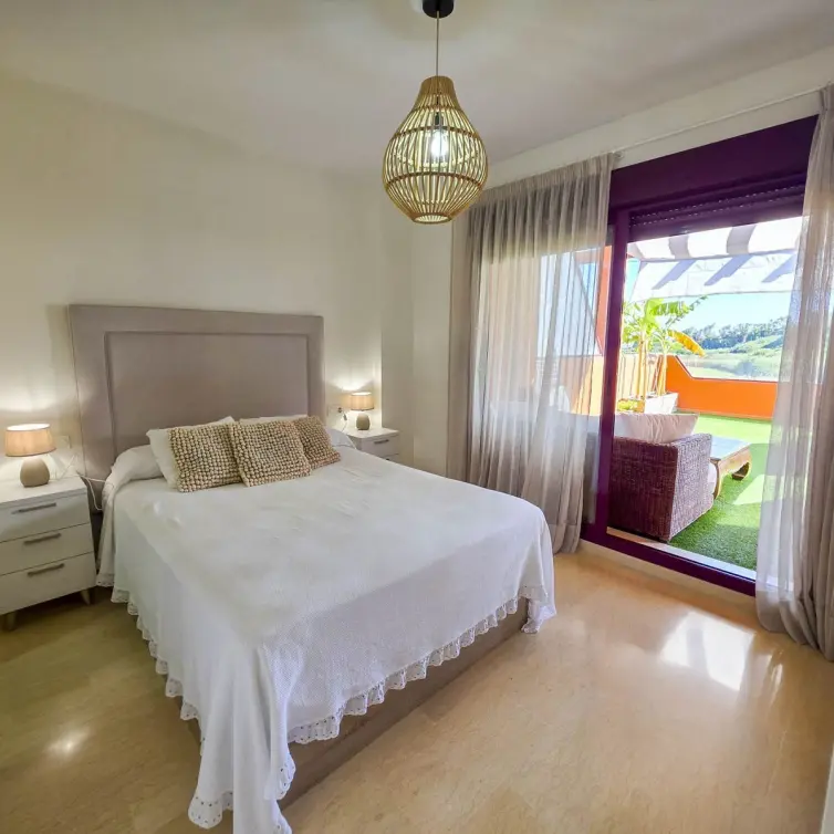 Sale of middle floor apartment in La Duquesa