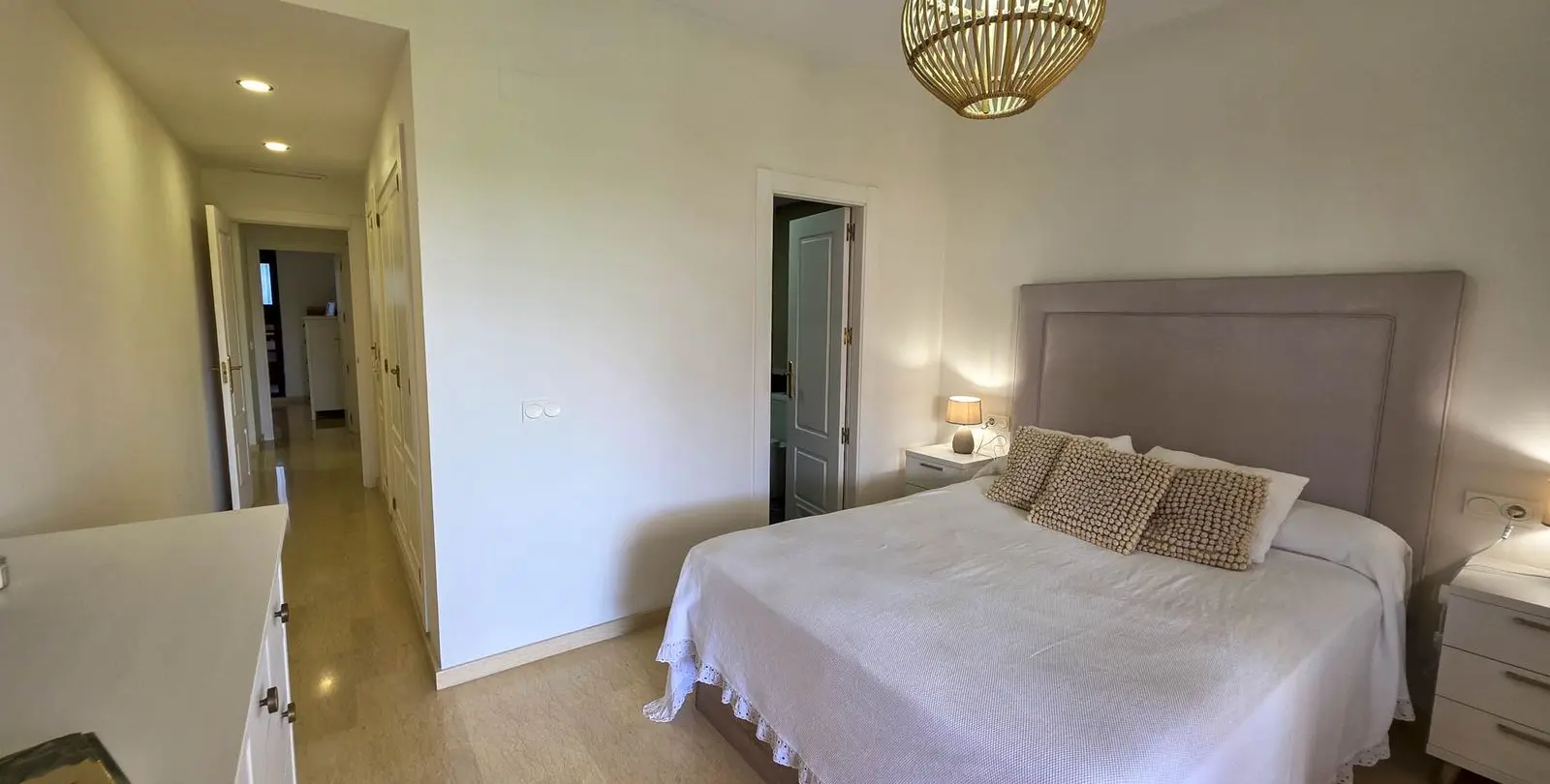 Sale of middle floor apartment in La Duquesa 24