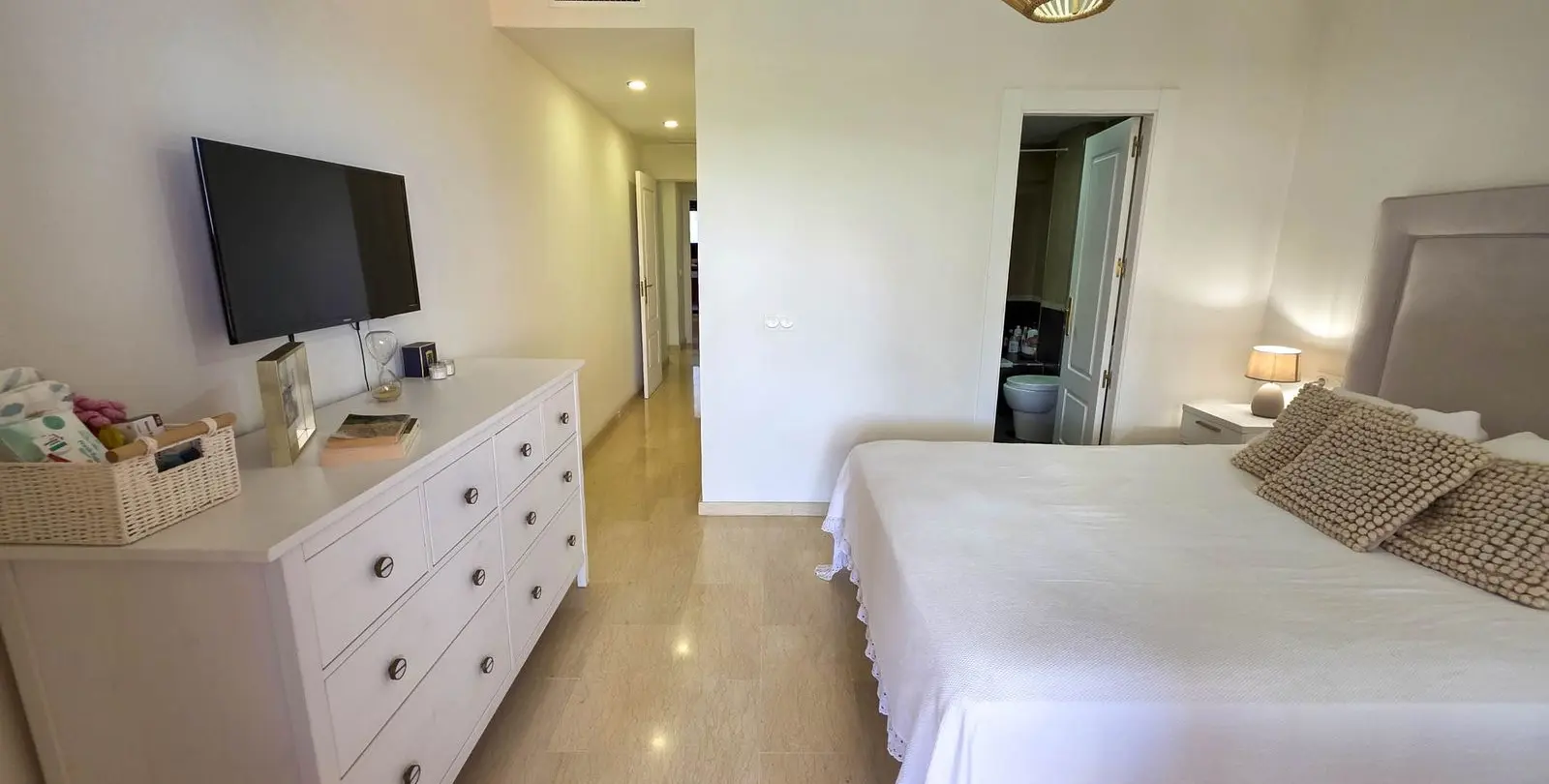 Sale of middle floor apartment in La Duquesa 25
